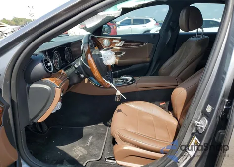 2017 Mercedes-Benz E 300 z USA, uszkodzony, nr VIN WDDZF4JB4HA161279